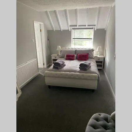 Private With Multiple Free Parking Lodge *