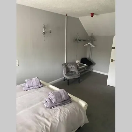 Private With Multiple Free Parking *