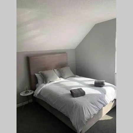 Private With Multiple Free Parking Lodge *